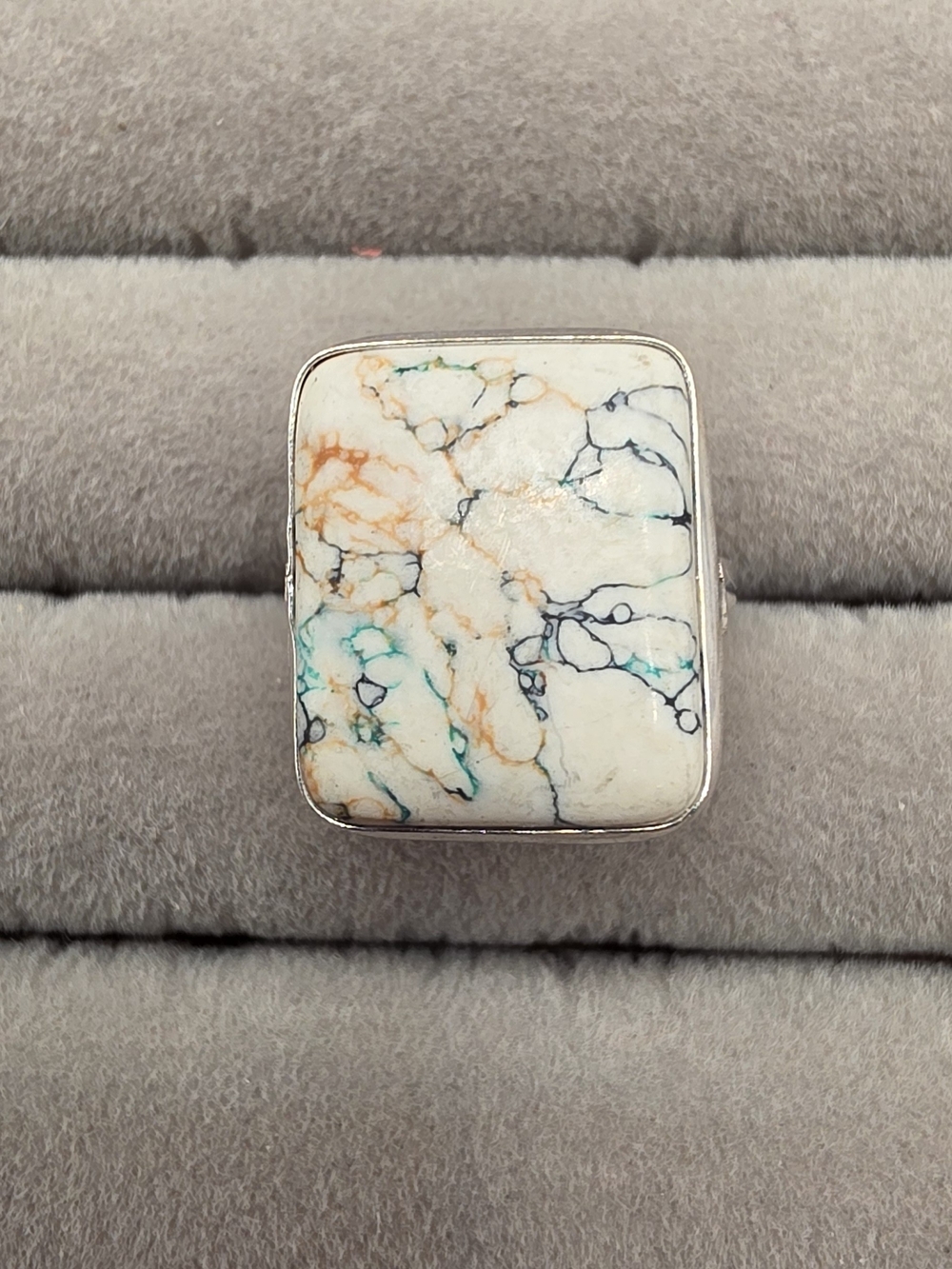 White Multicolor Marble Dyed Howlite Accent Ring Size 6 - Unbranded